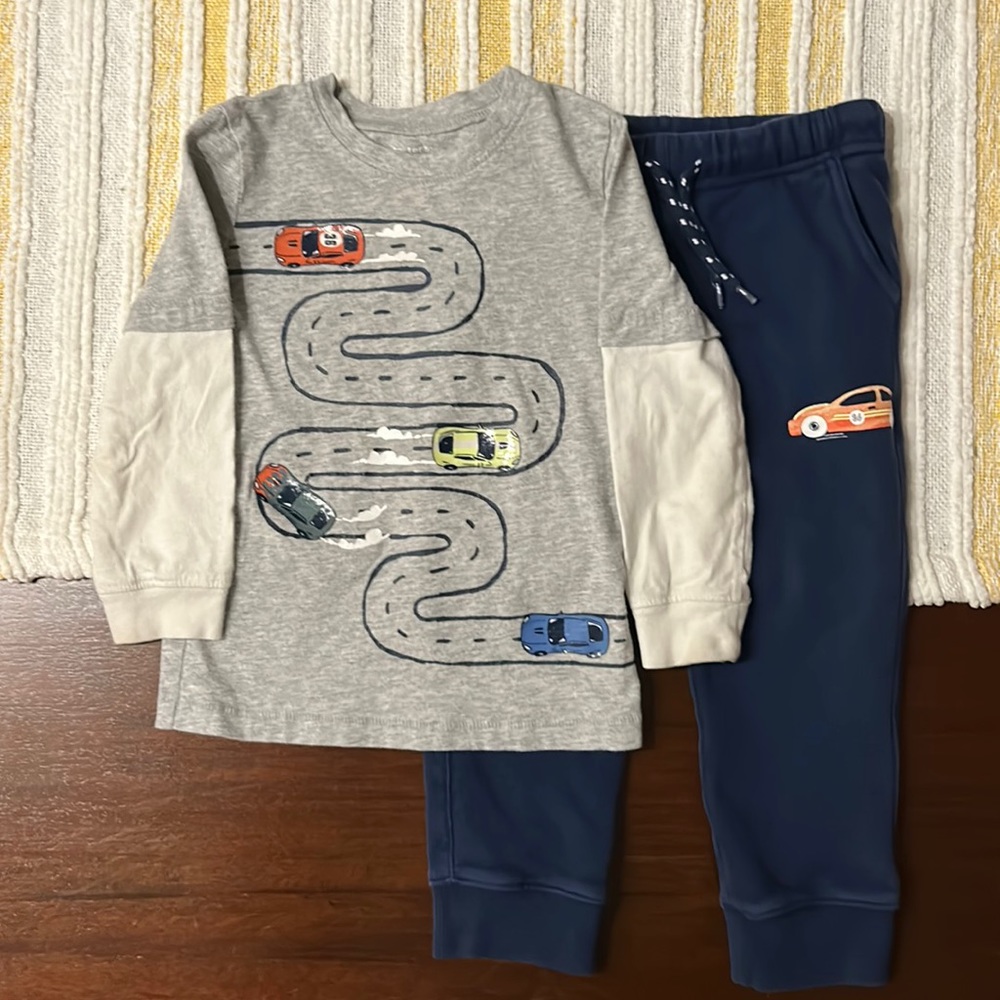 Carter’s brand 3T jogger set.